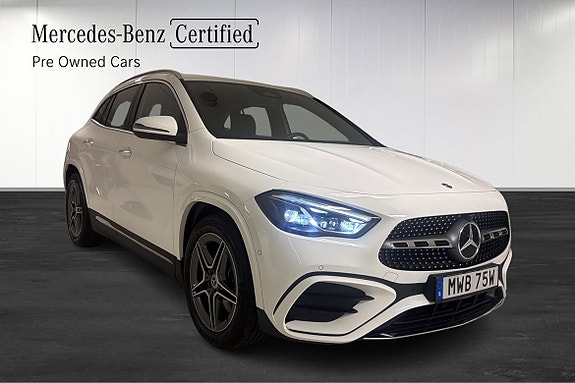 Mercedes-Benz GLA250 3 of 24