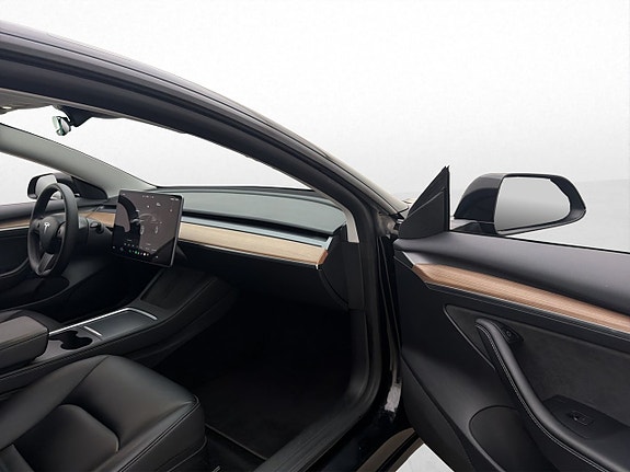Tesla Model 3 27 of 30