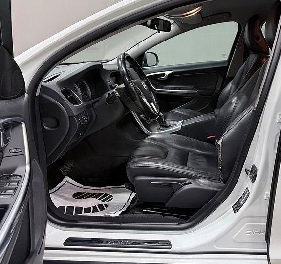 Volvo V60 9 of 18
