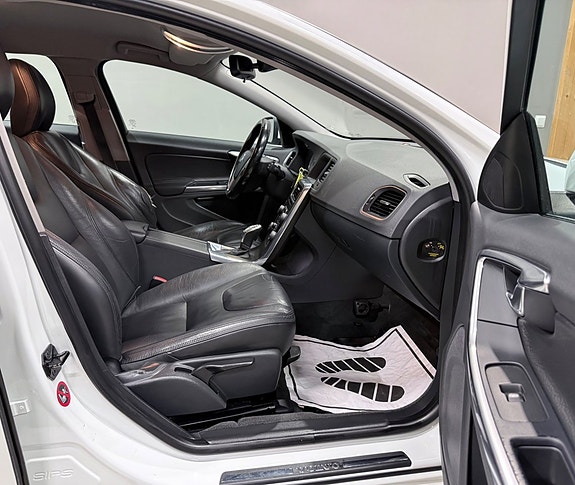 Volvo V60 14 of 18
