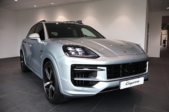 Porsche Cayenne 4 of 15