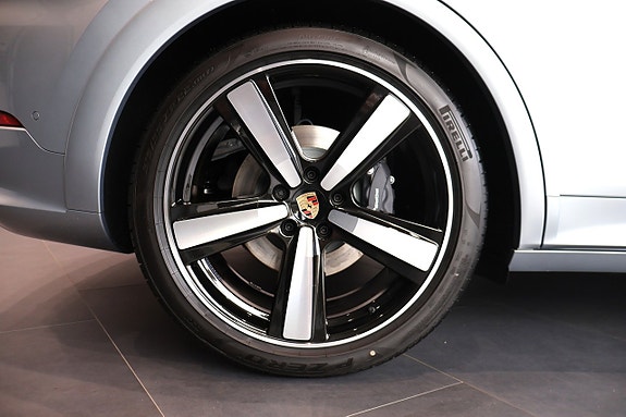 Porsche Cayenne 9 of 15
