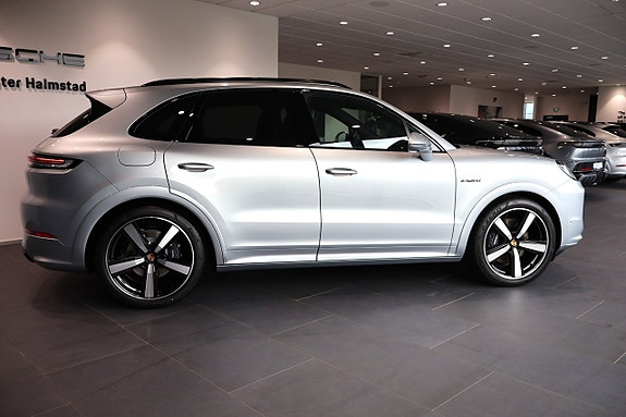 Porsche Cayenne 5 of 15