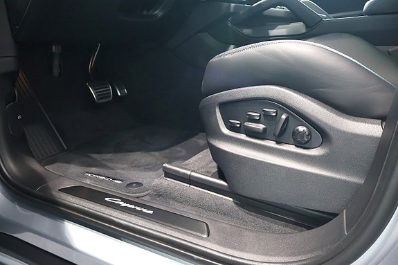 Porsche Cayenne 12 of 15