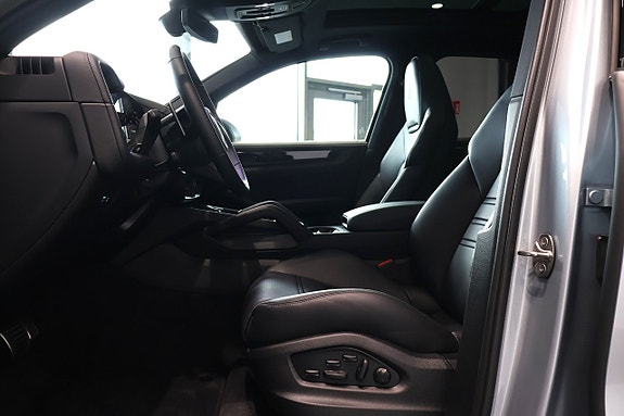 Porsche Cayenne 13 of 15