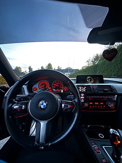 BMW 320d 3 of 8