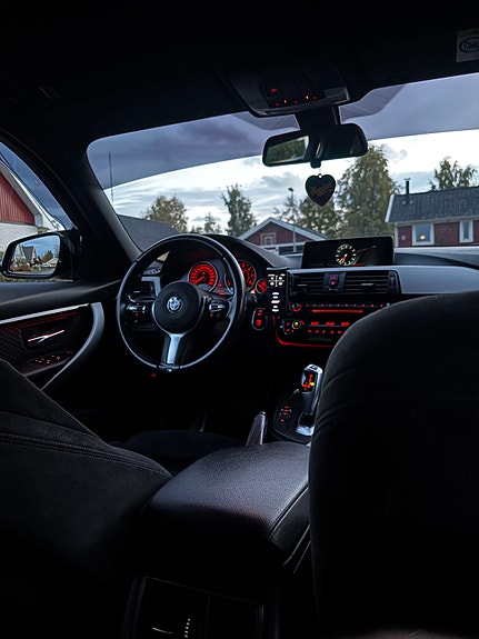BMW 320d 2 of 8