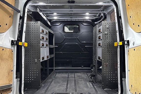 Ford Transit Custom 13 of 27