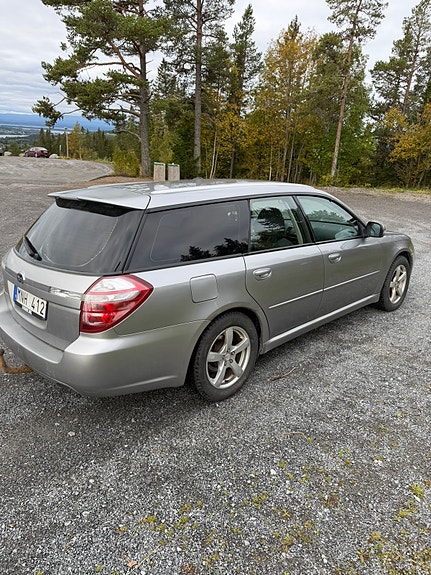Subaru Legacy 3 of 5