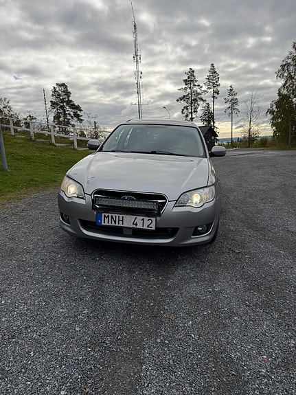 Subaru Legacy 4 of 5