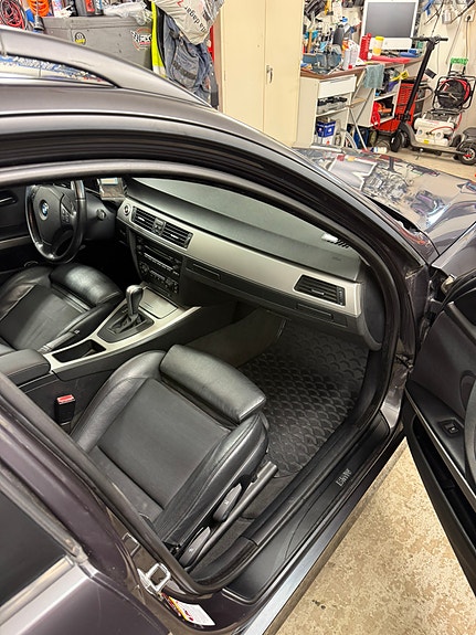 BMW 320i 7 of 8
