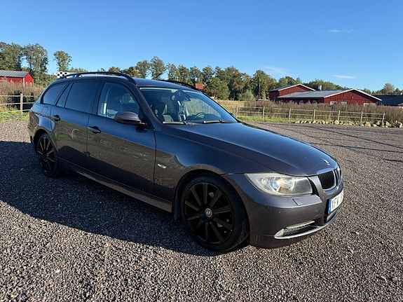 BMW 320i 2 of 8