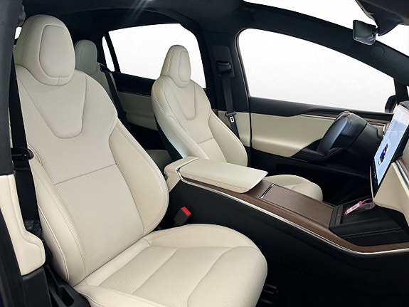 Tesla Model X 18 of 30