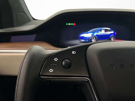 Tesla Model X 23 of 30