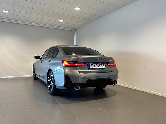 BMW 330e 11 of 12