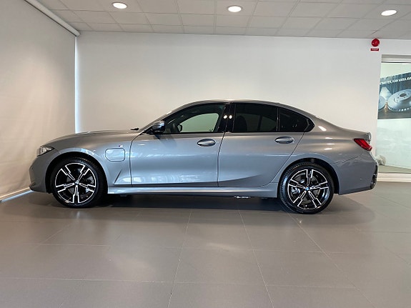 BMW 330e 2 of 12