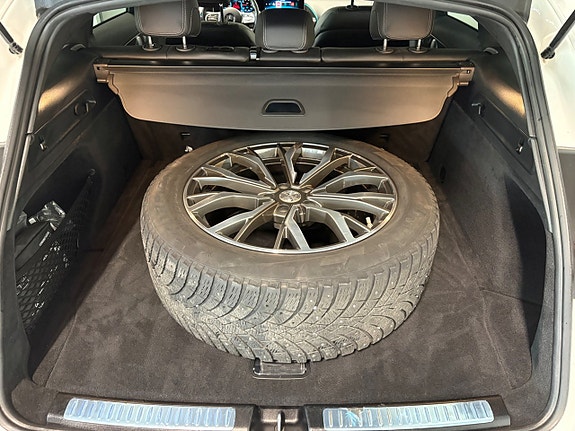 Mercedes-Benz EQC400 27 of 27