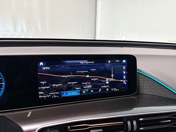 Mercedes-Benz EQC400 17 of 27