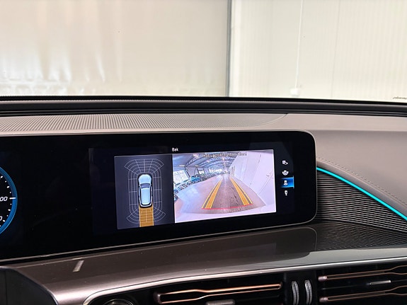 Mercedes-Benz EQC400 18 of 27
