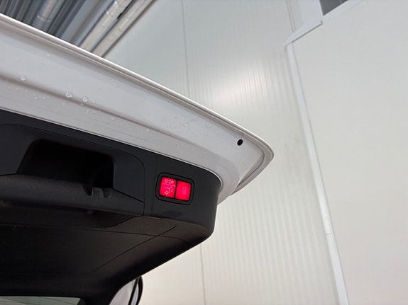 Mercedes-Benz EQC400 26 of 27
