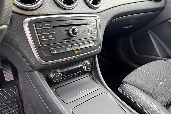 Mercedes-Benz CLA220 d 12 of 16