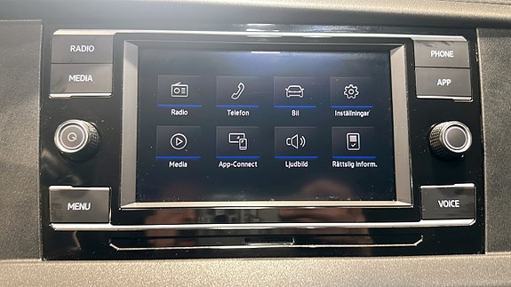 Volkswagen Caravelle 9 of 21