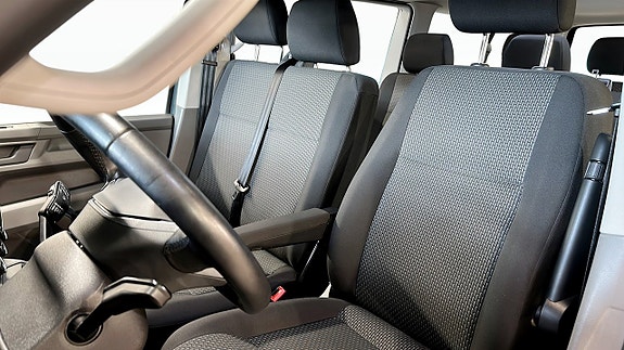 Volkswagen Caravelle 8 of 21