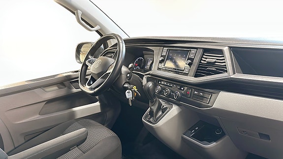 Volkswagen Caravelle 11 of 21