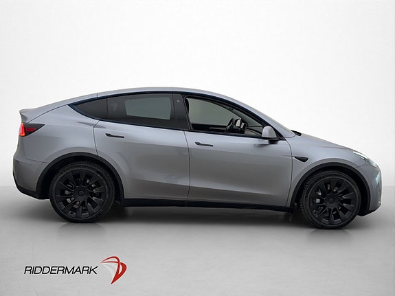 Tesla Model Y 10 of 30