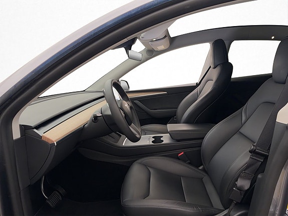 Tesla Model Y 12 of 30
