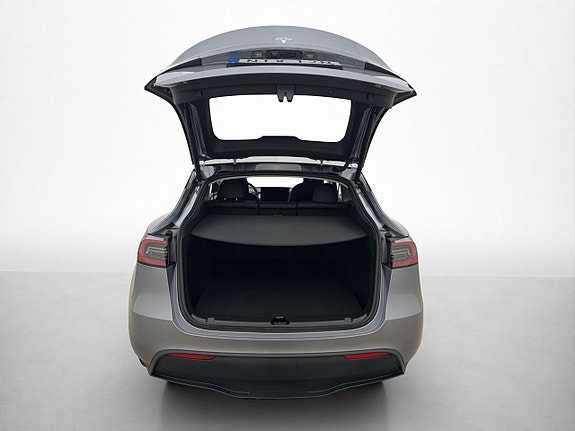 Tesla Model Y 30 of 30