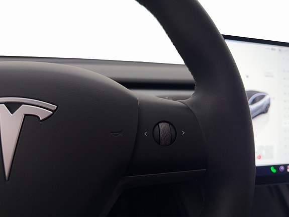 Tesla Model Y 20 of 30