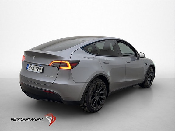 Tesla Model Y 9 of 30