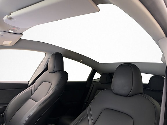 Tesla Model Y 18 of 30