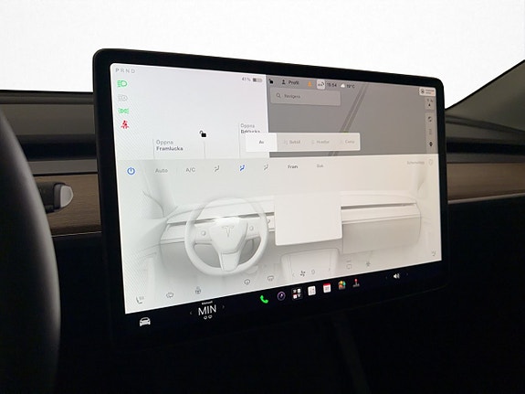 Tesla Model Y 27 of 30