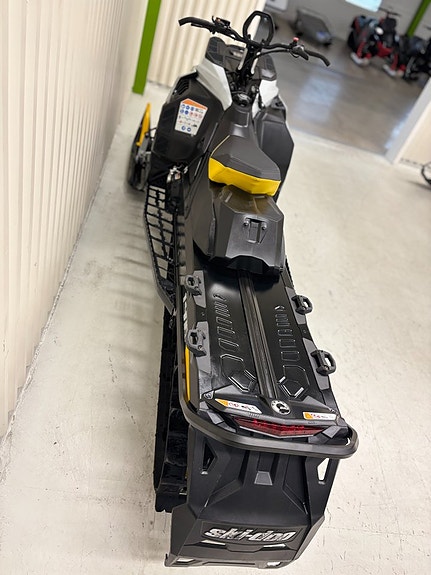 Ski-Doo Summit 850 SP 146 10 of 11