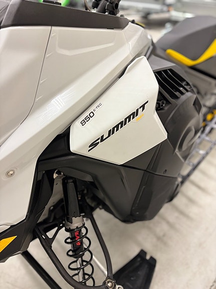 Ski-Doo Summit 850 SP 146 4 of 11