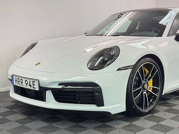 Porsche 911 Turbo S 18 of 21