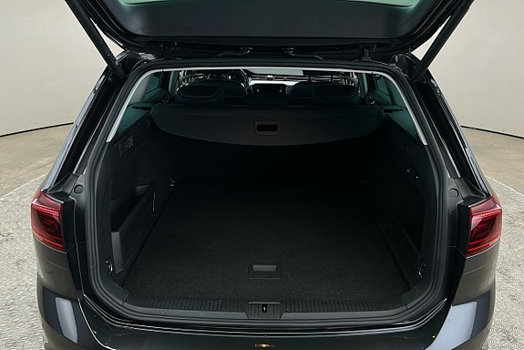 Volkswagen Passat 14 of 28