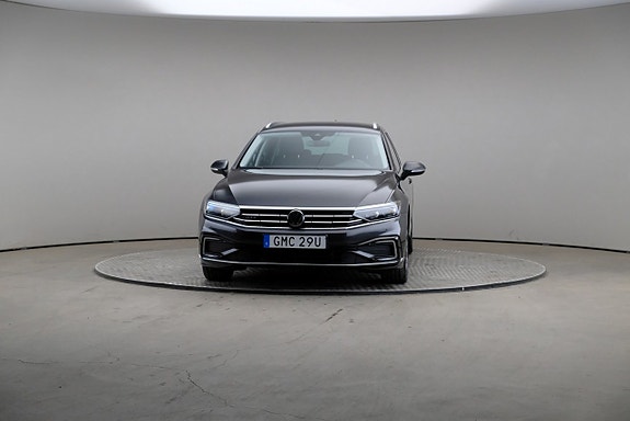 Volkswagen Passat 3 of 28