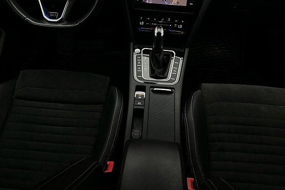 Volkswagen Passat 9 of 28