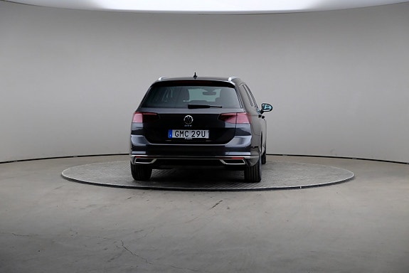 Volkswagen Passat 5 of 28