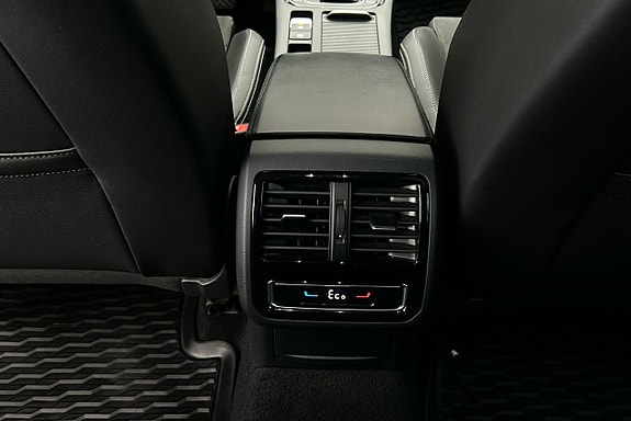 Volkswagen Passat 21 of 28