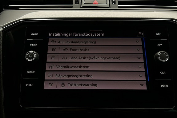 Volkswagen Passat 23 of 28