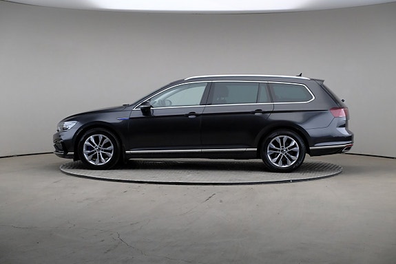 Volkswagen Passat 4 of 28