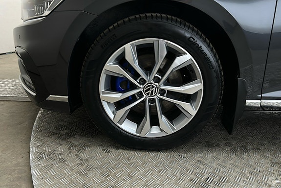 Volkswagen Passat 12 of 28
