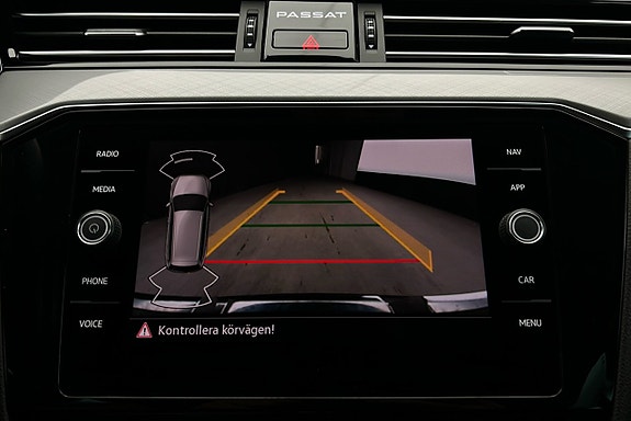 Volkswagen Passat 26 of 28