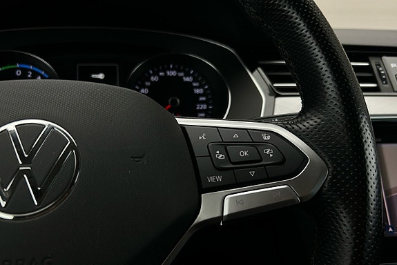 Volkswagen Passat 27 of 28
