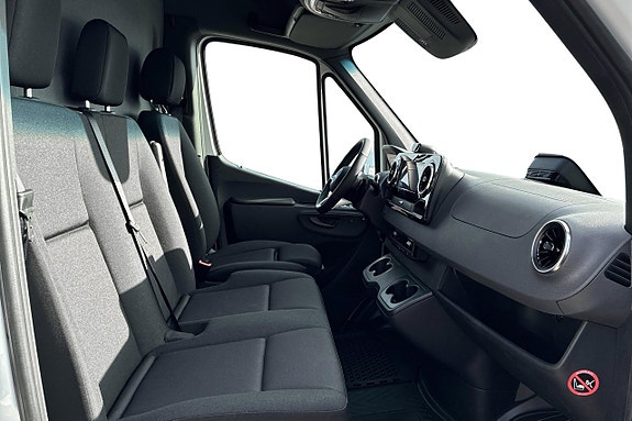 Mercedes-Benz eSprinter 420 13 of 20