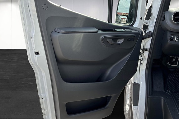 Mercedes-Benz eSprinter 420 14 of 20